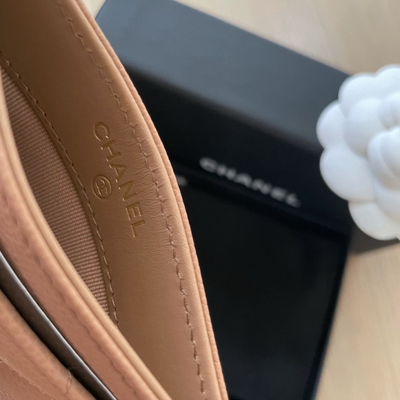 Chanel 2023 23B Dark Beige Caviar Flat Cardholder - Picture 8 of 12